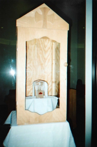 Dallas Eucharistic Miracle in the glass